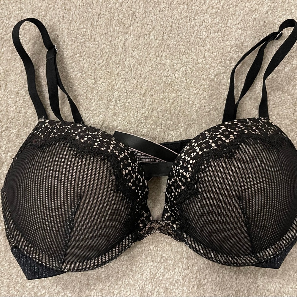 32C VICTORIA SECRET BOMBSHELL PLUNGE BRA